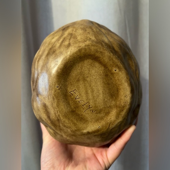 Vintage Walnut Shaped Lidded Trinket Box - Picture 5 of 10